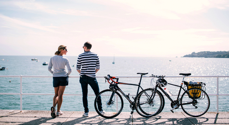 Großbritannien Jersey Radfahrer am Meer Foto Visit Jersey.jpg